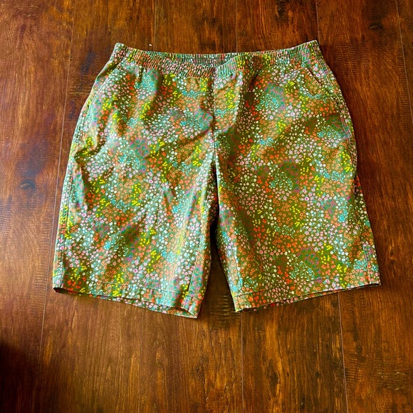 Lands' End Pants - Lands End womens midrise size 20W gray/green floral shorts EUC